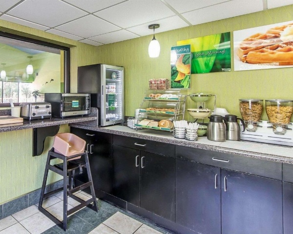 Quality Inn West image 20