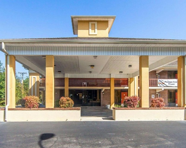 Quality Inn West image 21