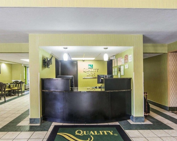 Quality Inn West image 25