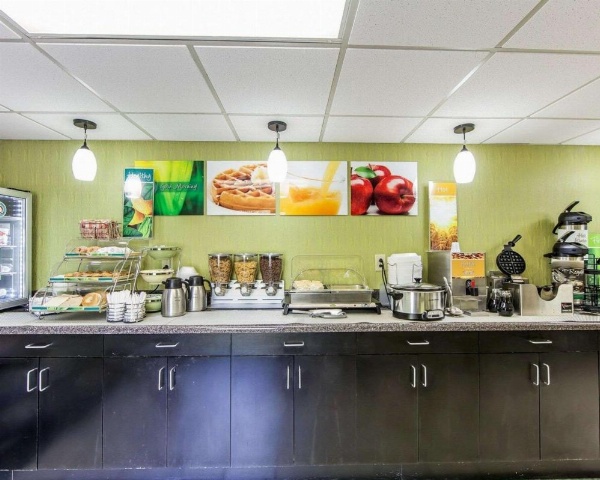 Quality Inn West image 28